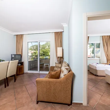 Lighthouse Aparthotel 3*