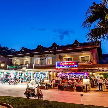 Lighthouse Ξενοδοχείο με διαμερίσματα 3*